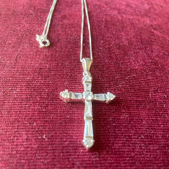 New 925 Sterling Silver Crystal Cross Pendant Necklace - Picture 2 of 2